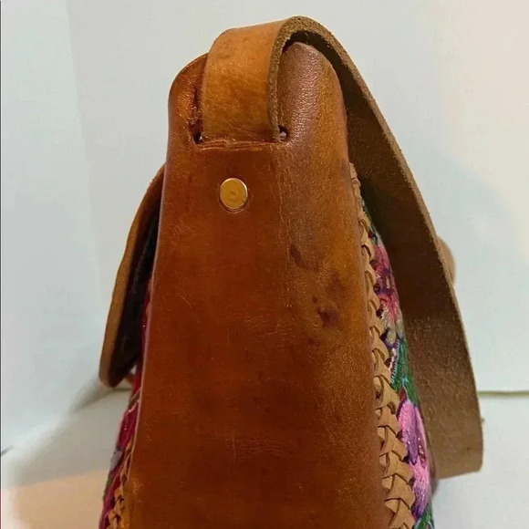 Handmade woven leather print handbag - Picture 4 of 11